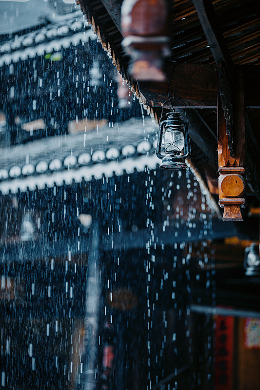 落雨的屋檐——西江千戶苗寨圖片素材