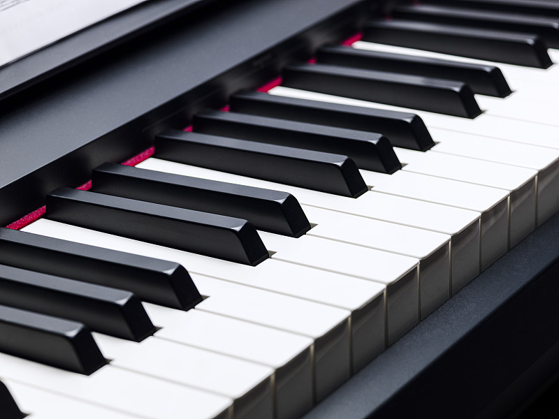 電子鋼琴上的黑白鍵圖片素材