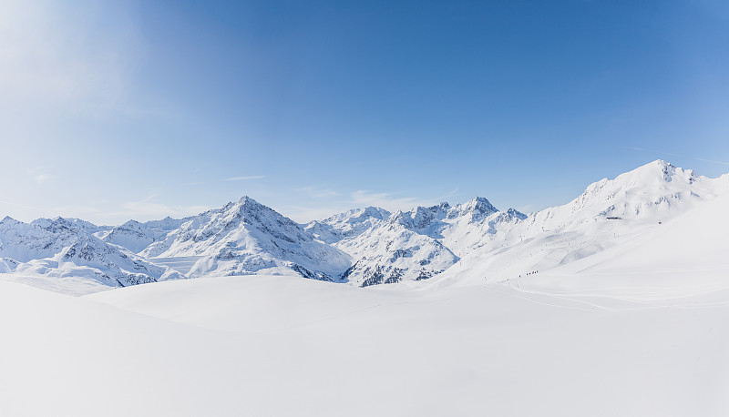 雪山全景。奥地利蒂罗尔Kuethai的冬天。图片下载