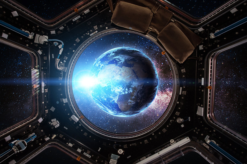 地球和宇宙飛船。由NASA提供的圖像元素。圖片素材