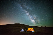 灵山的银河和帐篷图片素材