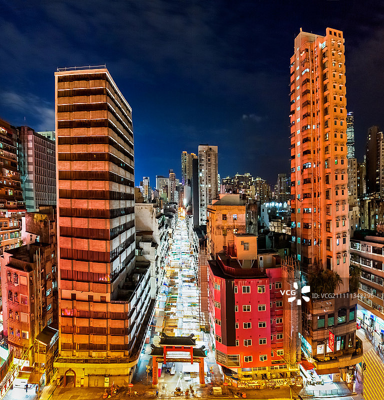 庙街及周边建筑全景夜景，九龙油麻地，香港，中国图片素材