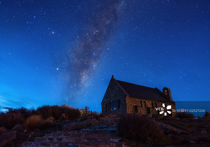 新西兰南岛好牧羊人教堂冬季夜晚图片素材