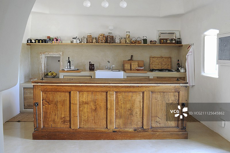 木岛柜台在传统厨房在特鲁洛图片素材