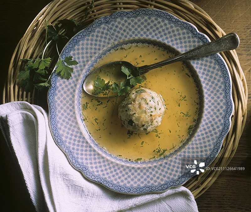 培根饺子汤(意大利)图片素材