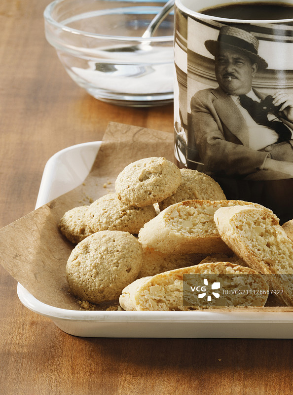 意大利杏仁饼干配咖啡图片素材