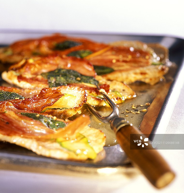 Saltimbocca(火腿和鼠尾草小牛肉，意大利)图片素材