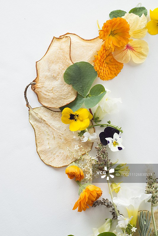 各种可食用的花和干梨片图片素材