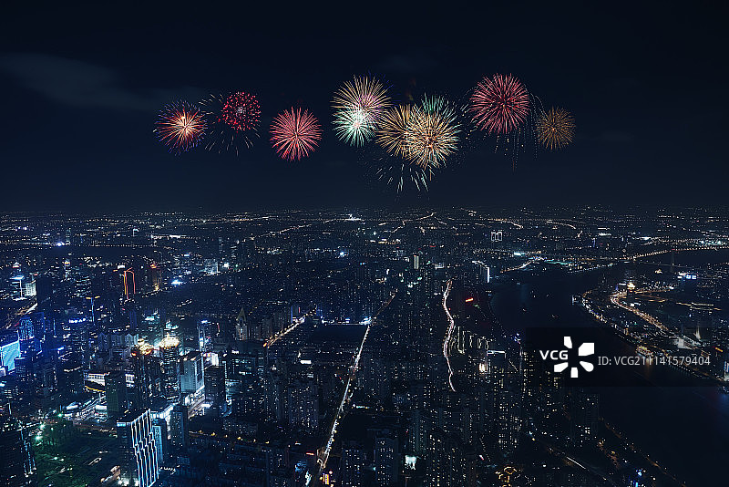 美丽焰火下的航拍上海城市繁华夜景图片素材