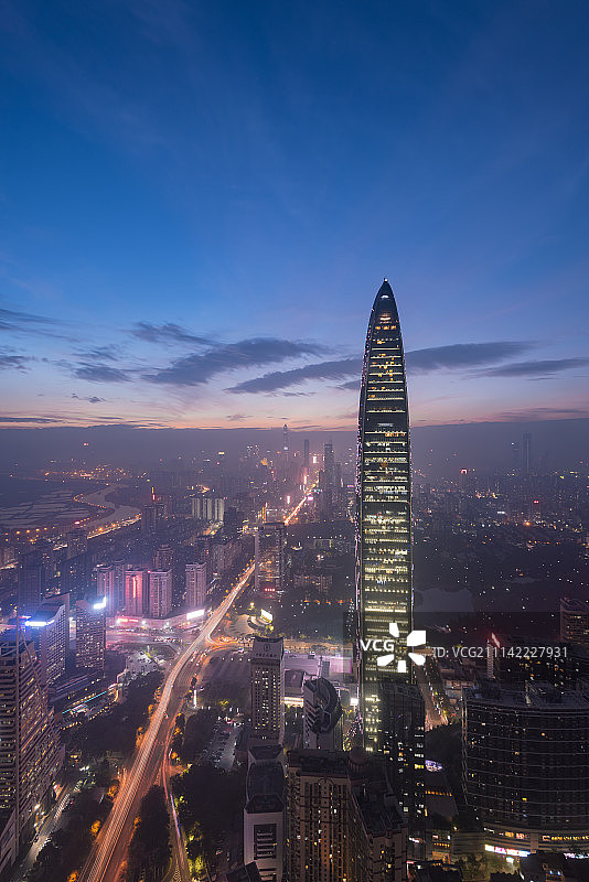 鸟瞰深圳繁华城市夜景风光图片素材