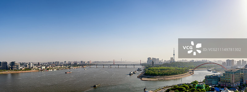 武汉市长江主轴天际线南岸嘴全景图片素材