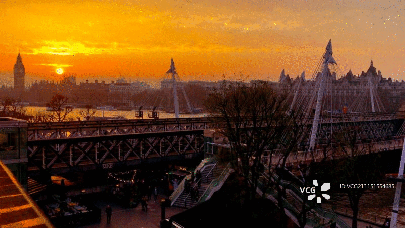 城市景观与桥，大本钟和闪烁的灯光在日落，伦敦，英国，英国图片素材