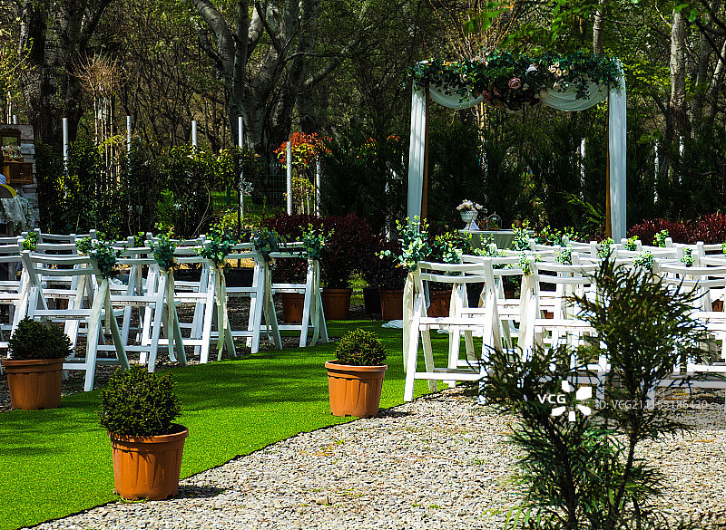 婚礼准备的院子里图片素材