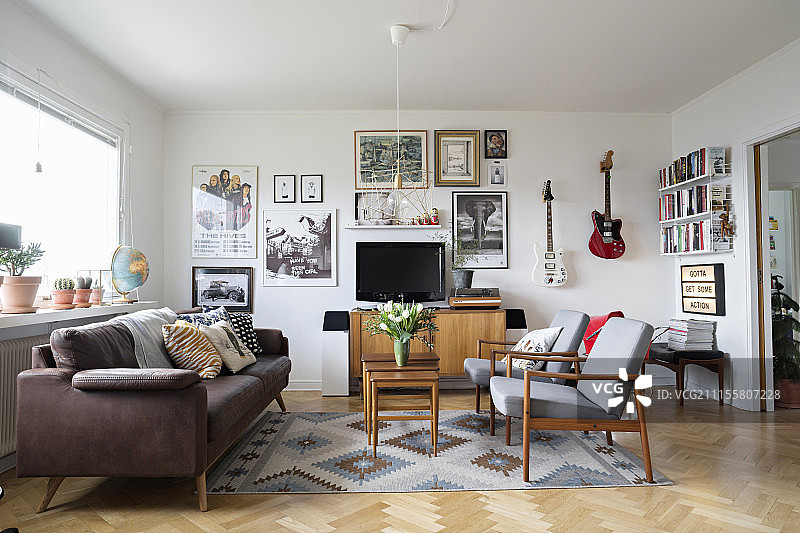 复古斯堪的纳维亚风格的客厅图片素材