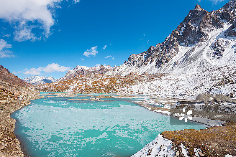新疆雪山美景图片素材