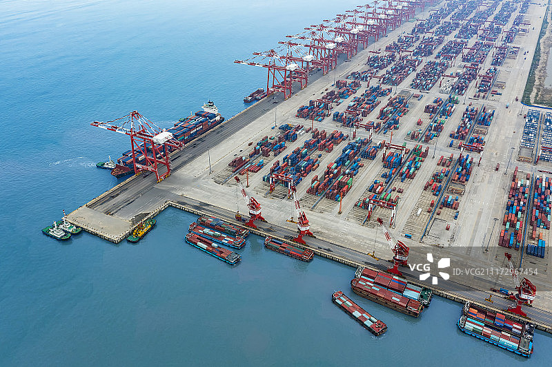 广州南沙港集装箱航运码头图片素材
