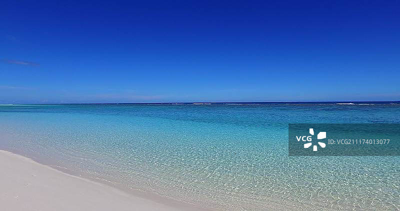 马尔代夫美丽的海滩背景白沙热带天堂岛与蓝天海图片素材