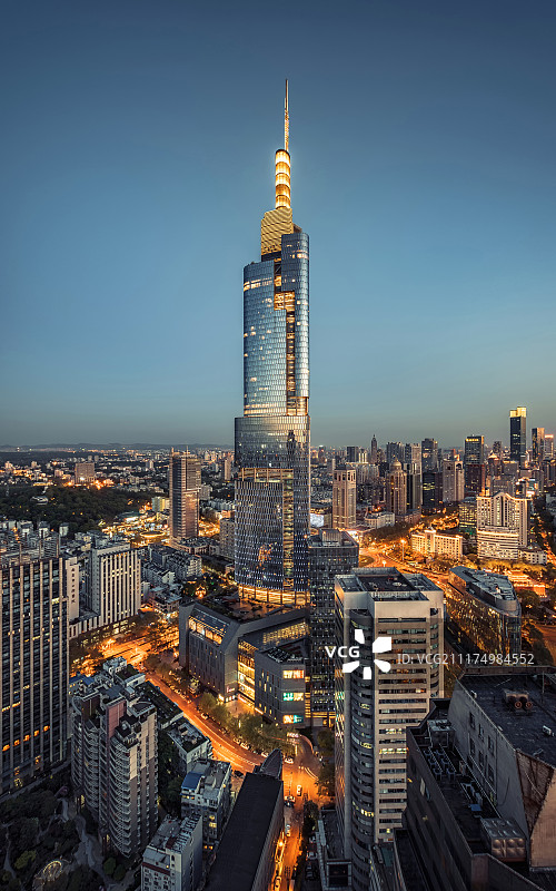 南京之巅——紫峰大厦夜景图片素材