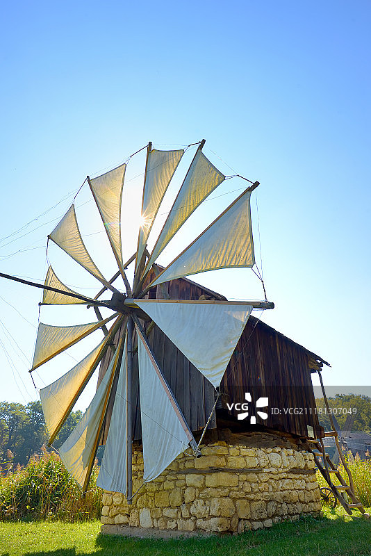 罗马尼亚西比乌的中世纪风车图片素材