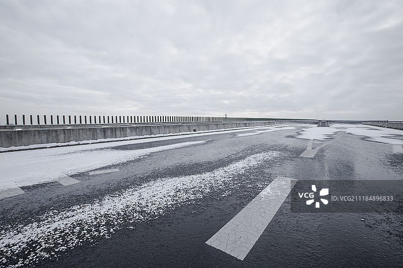 雪地无人高架路面汽车广告背景素材图片素材