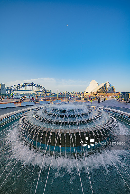 喷泉和悉尼歌剧院图片素材