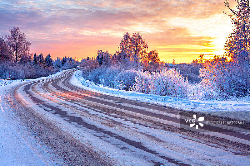 冰雪皑皑的道路图片素材