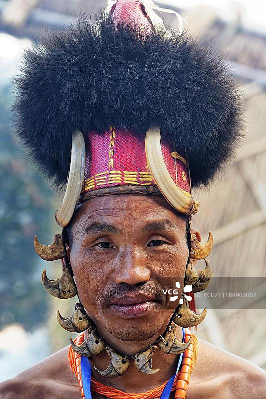 穿着传统服装的那加部落男子，那加兰犀鸟节，那加兰，印度，亚洲图片素材