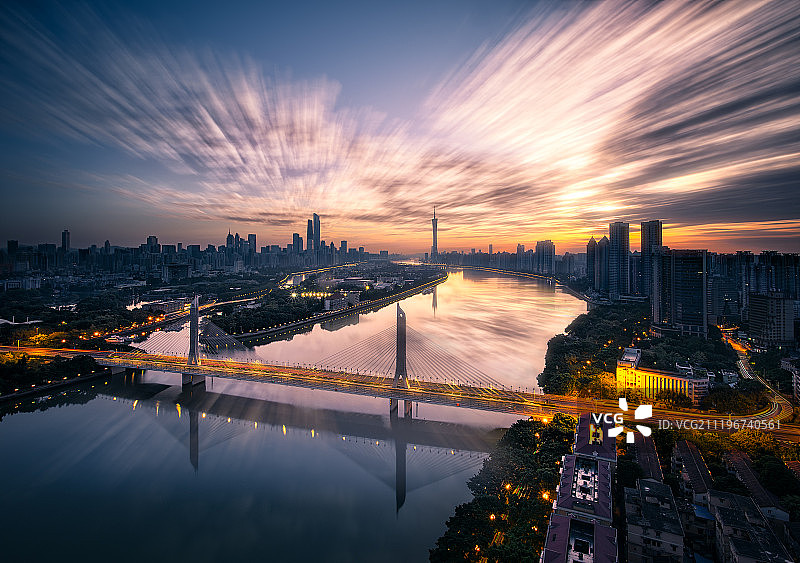 广州清晨阳光绽放的都市风光图片素材