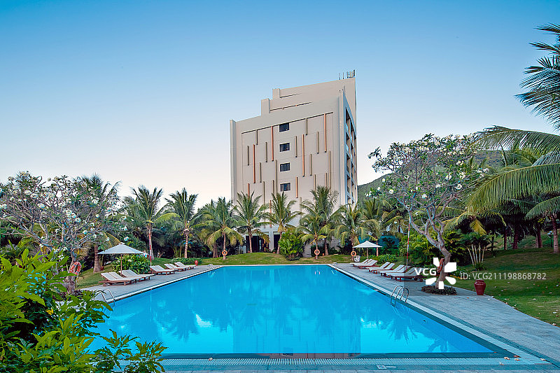 越南芽庄珍珠岛上酒店游泳池图片素材