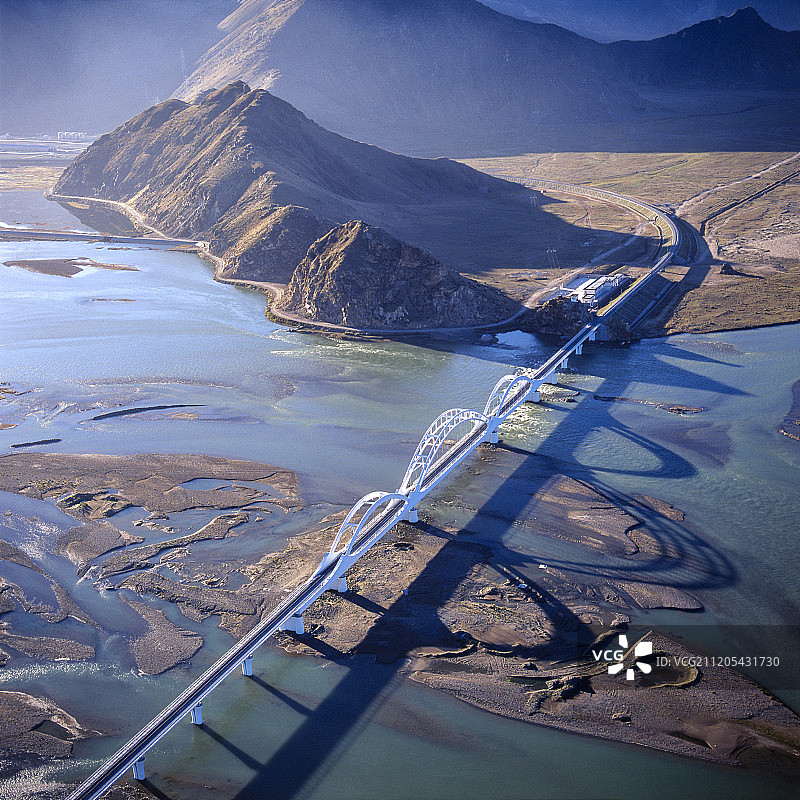 西藏 拉萨河铁路大桥图片素材