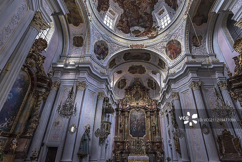 巴洛克式圣三一教堂的祭坛室，许愿教堂，建于1711-1718年，慕尼黑，上巴伐利亚，德国，欧洲图片素材