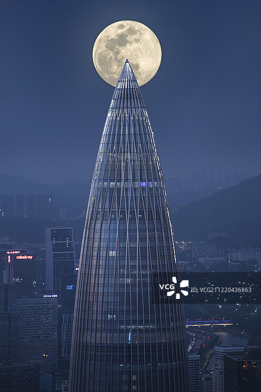 月圆之夜的深圳湾图片素材