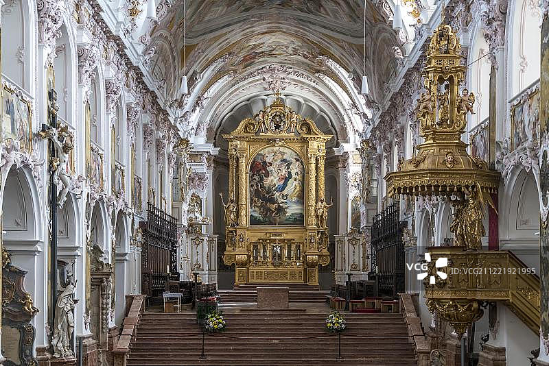 欧洲德国巴伐利亚州上巴伐利亚州弗莱辛区圣玛丽大教堂的内部和祭坛图片素材
