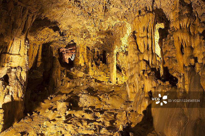 在Rudine，克罗地亚，克瓦纳湾，克罗地亚，欧洲的钟乳石洞穴图片素材