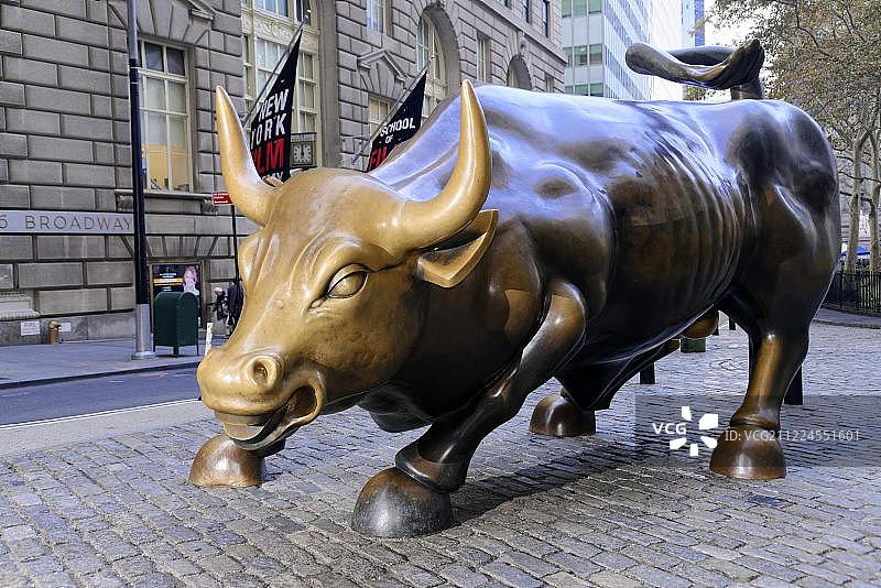 公牛在证券交易所前，纽约证券交易所，华尔街，曼哈顿，美国纽约，北美图片素材