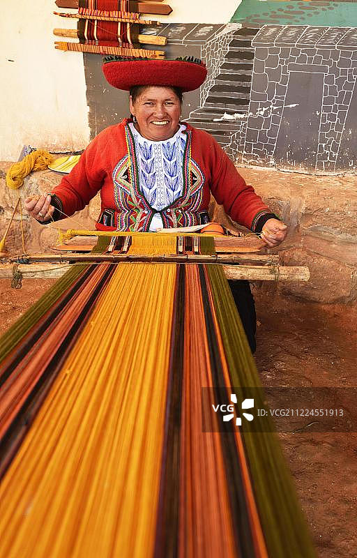 用织机工作的秘鲁人，钦切罗，库斯科省，秘鲁，南美洲图片素材