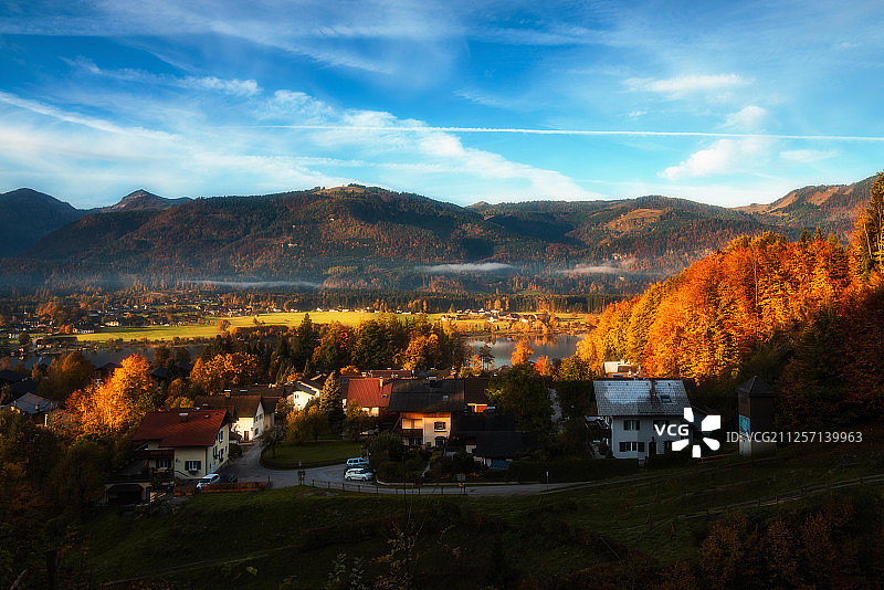 旅行风光-秋天的欧洲奥地利圣沃夫冈童话小镇图片素材