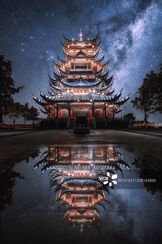 重庆地标建筑鸿恩阁夜晚风光图片素材