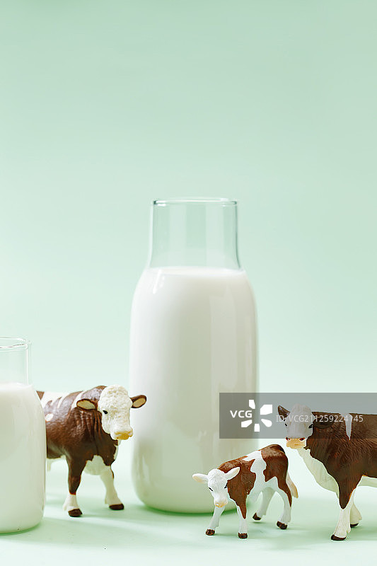 牛奶和奶牛图片素材