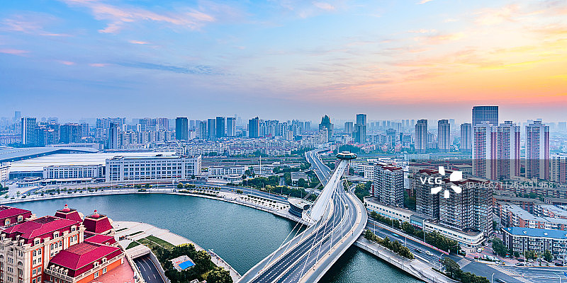 中国天津赤峰大桥清晨彩霞城市风光图片素材
