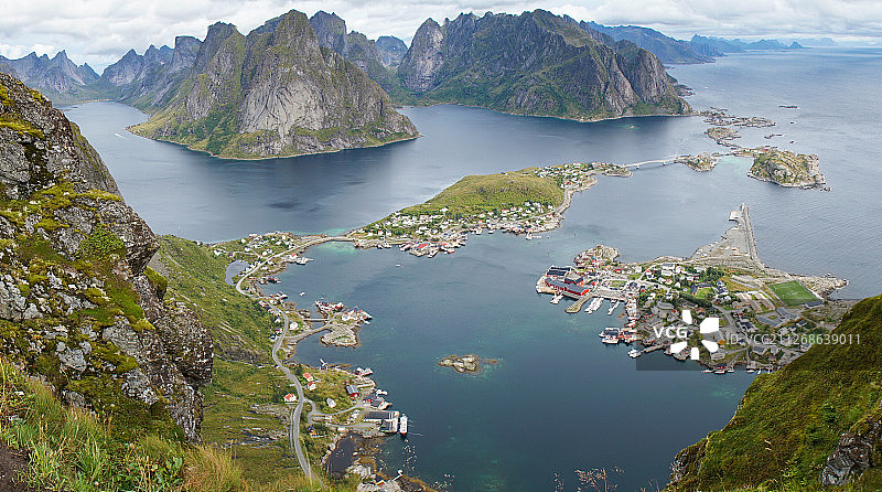 挪威罗浮敦市莱内布林根的峡湾景色图片素材