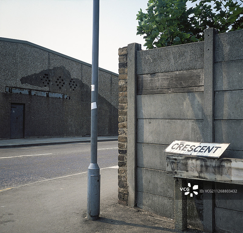 伦敦，Erith，街道拐角处，街道标志被替换。图片素材