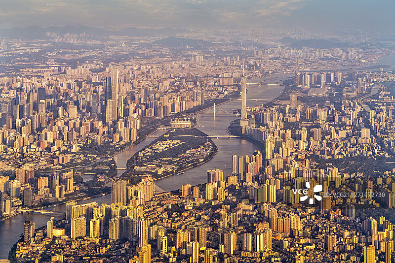 鸟瞰流经广州城区的珠江河段图片素材