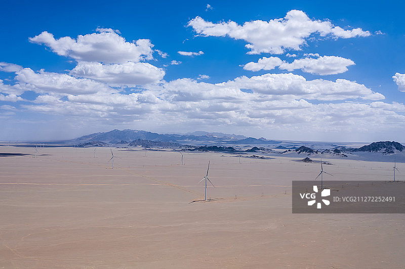 风力发电沙漠白天图片素材