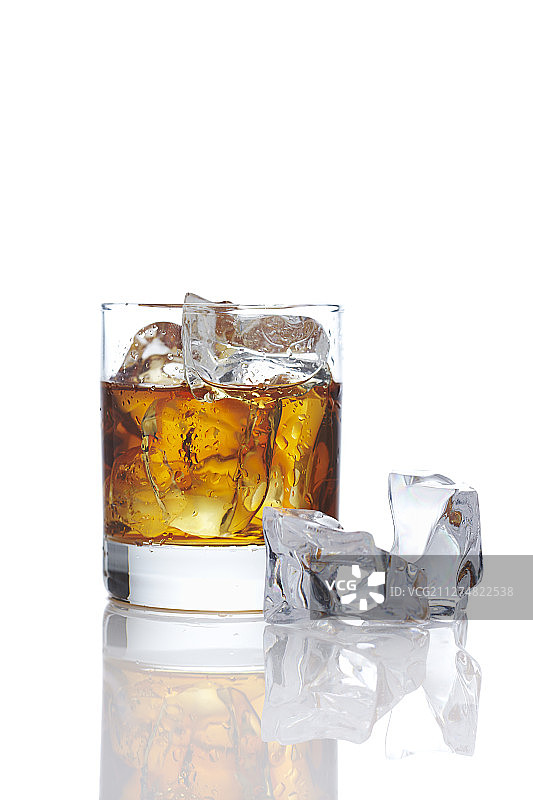 威士忌加冰的照片图片素材