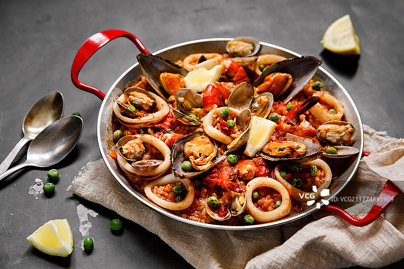经典西餐美食料理西班牙海鲜饭图片素材