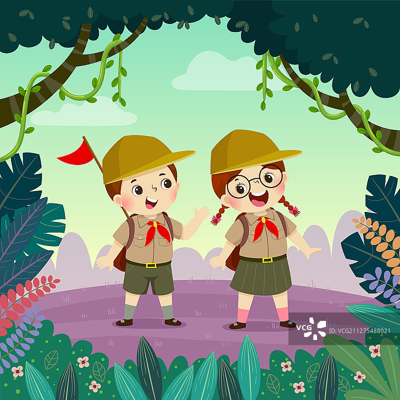 童子军和女童子军在森林里徒步旅行图片素材