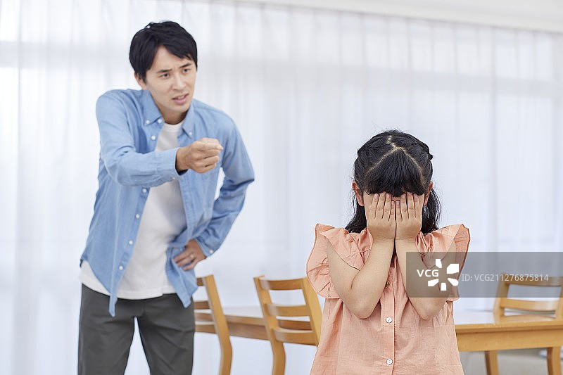 不满日本家庭图片素材