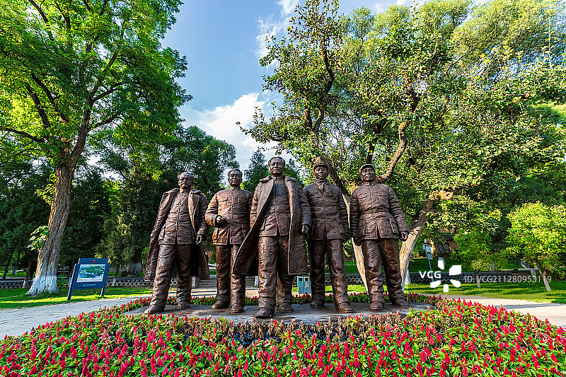 延安枣园革命旧址-五大书记铜像图片素材