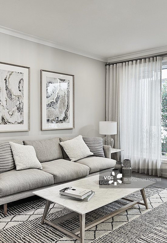 灰色和白色的现代客厅图片素材